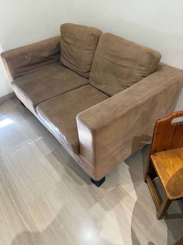 Sofá color marrón claro