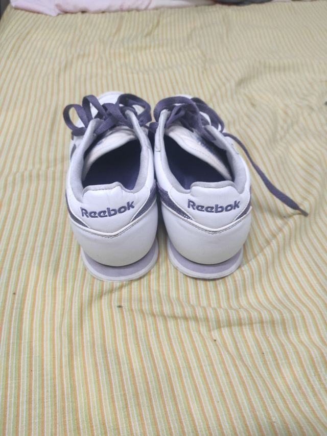 Zapatillas Reebok blancas y moradas