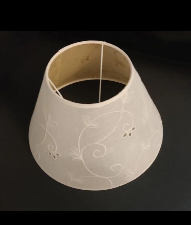 Lámpara vintage cerámica tulipa bordada