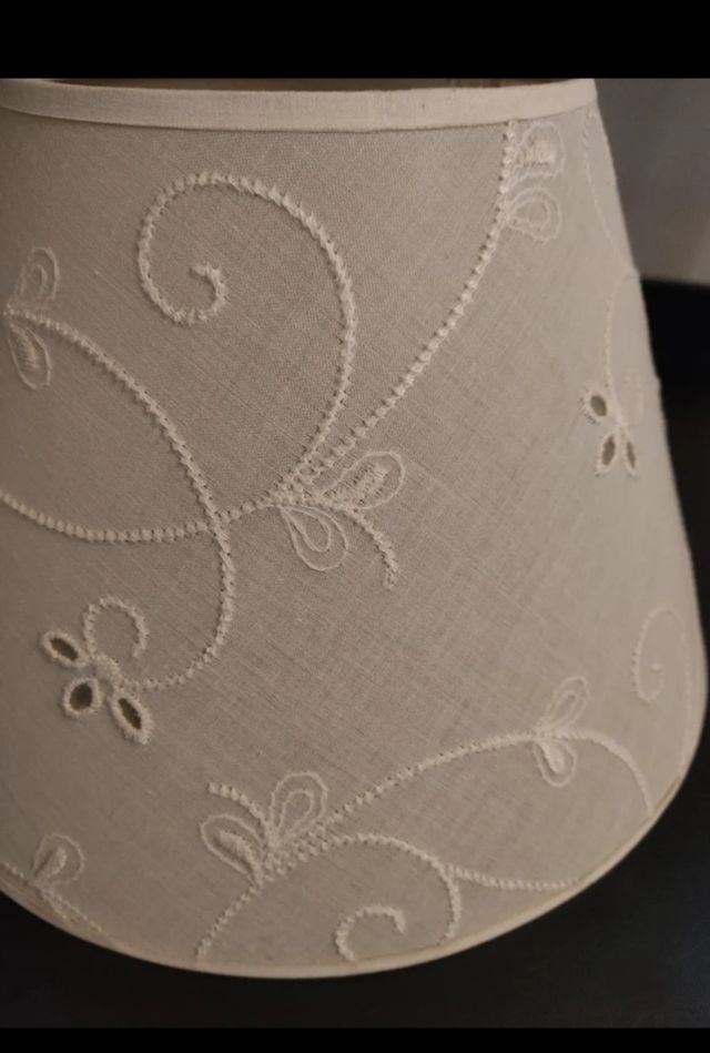 Lámpara vintage cerámica tulipa bordada