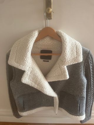 Chaqueta de Lana.
Es ancha y de largo mas corta