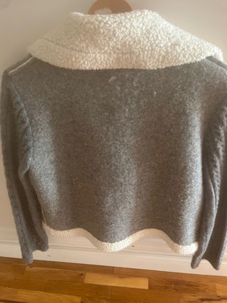 Chaqueta de Lana.
Es ancha y de largo mas corta