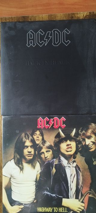 2 LPs AC/DC: Back in Black & Highway to Hell
