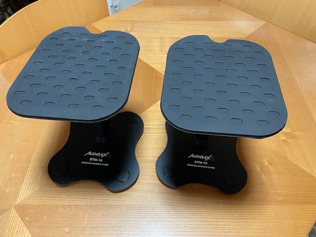 AUDIBAX STM-10: Supporti per monitor da tavolo