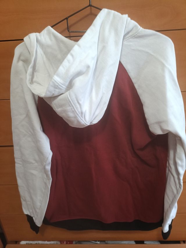 Sudadera con capucha roja y blanca - Talla M