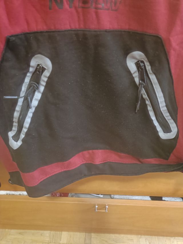 Sudadera con capucha roja y blanca - Talla M