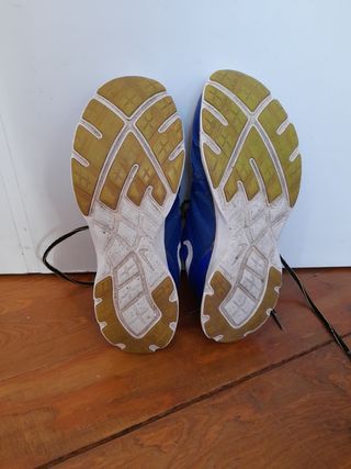 Zapatillas Nike azules y amarillas - 38.5