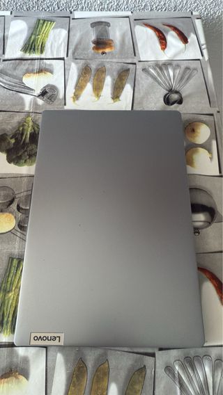 Portátil Lenovo Gris Plata - Como Nuevo