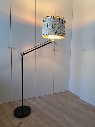 Lámpara de pie estilo articulado