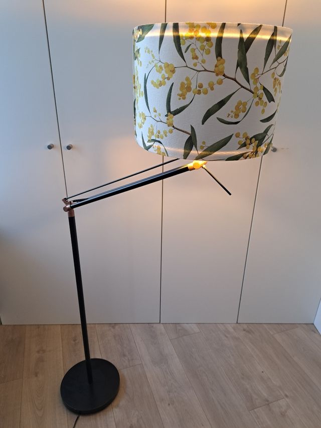 Lámpara de pie estilo articulado