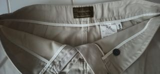 Falda beige Calvin Klein.