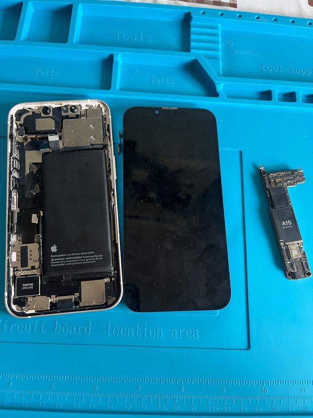 Pezzi di ricambio per iPhone 13