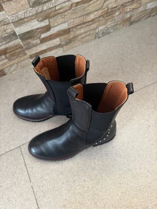 Botas negras media caña