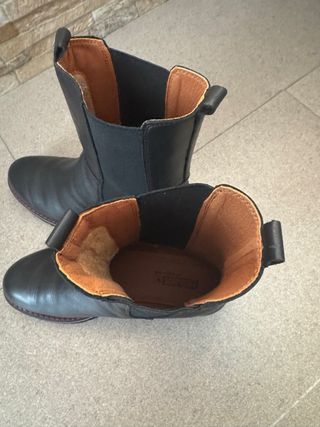 Botas negras media caña