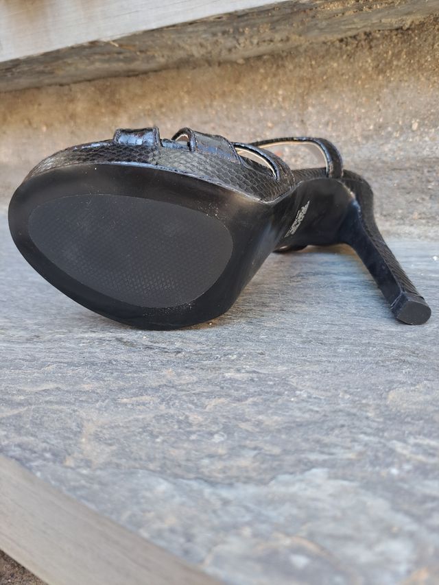 Sandalias negras tacón alto