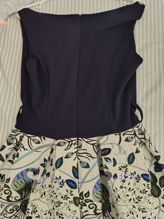 Vestido elegante azul y blanco