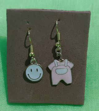 Pendientes "Es niña": Smiley & Mono