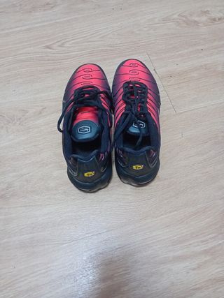 Zapatillas Nike Air Max TN rojas y negras