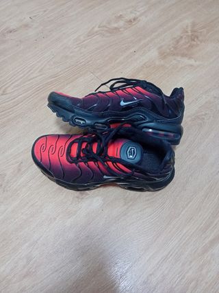 Zapatillas Nike Air Max TN rojas y negras