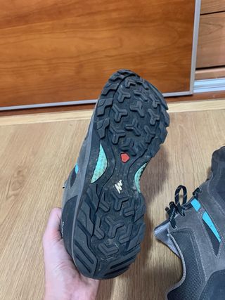 Zapatillas Quechua montaña impermeables talla 40