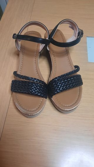Sandalias cuña negras