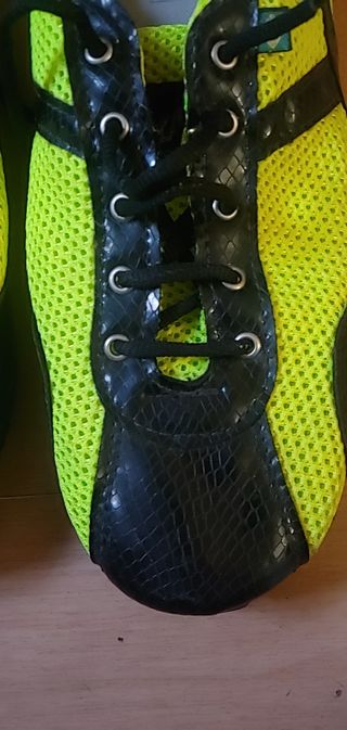 Zapatillas fútbol amarillas y negras