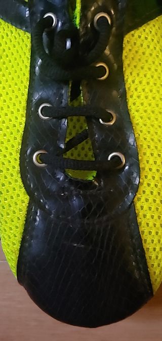 Zapatillas fútbol amarillas y negras