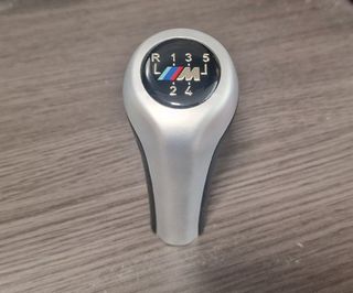 BMW PALANCA CAMBIOS EMBLEMA M PLATA/ PIEL 5 VELC