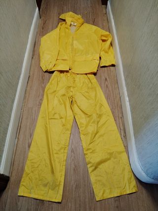 Traje impermeable amarillo trabajo