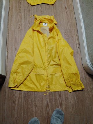 Traje impermeable amarillo trabajo