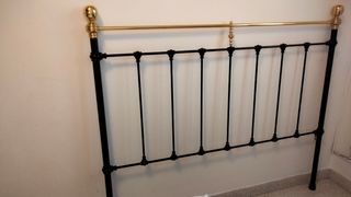 Cabezal cama metal negro-dorado