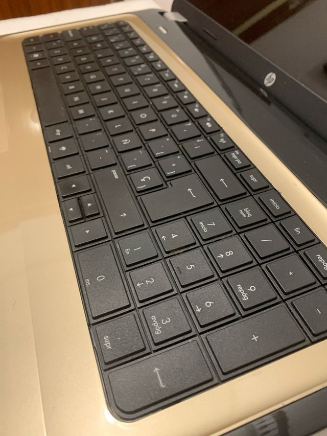 Computador portátil HP Pavilion G7 - Dourado