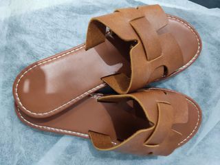 Sandalias planas camel mujer