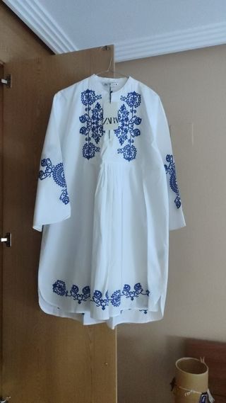 Vestido Zara blanco bordado sin estrenar