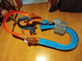 Pista Hot Wheels Escorpión con motor