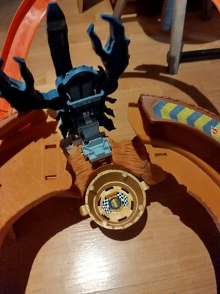 Pista Hot Wheels Escorpión con motor