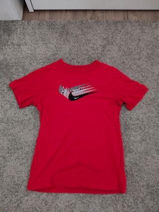 Camiseta Nike roja