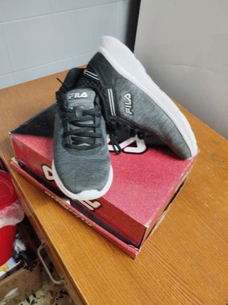 Zapatillas FILA Running Gris/Negras