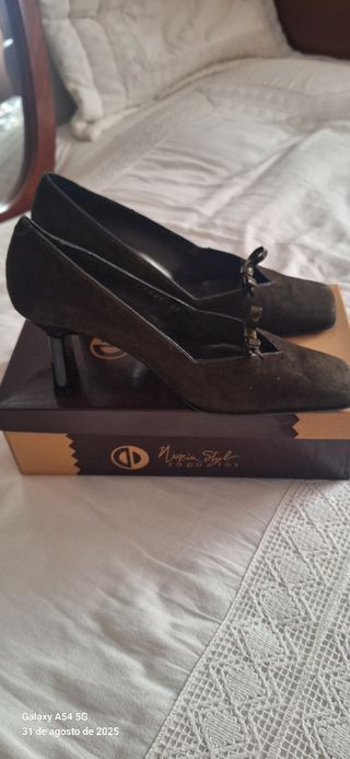Zapato tacón alto verde oliva oscuro
