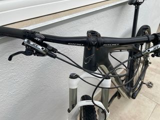 Bicicleta de montaña marca Felt 2 29" rígida 