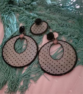 Pendientes y broche flamenca lunares