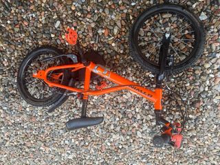 Bicicleta B'Twin 16" Niño con ruedas adicionales 