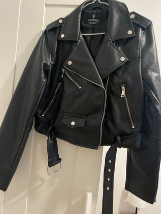 Cazadora negra Stradivarius