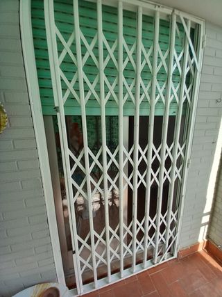Puerta reja blanca plegable 217x118cm