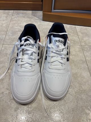 Zapatillas Adidas blancas y azules