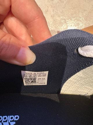 Zapatillas Adidas blancas y azules