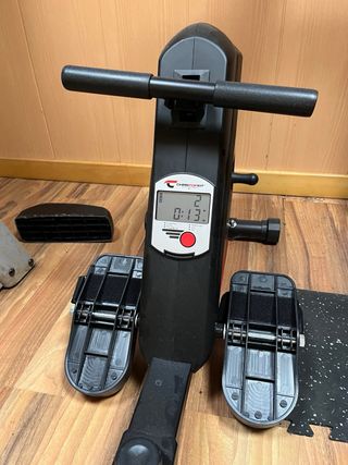 Máquina remo fitness - ejercicio