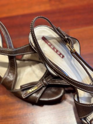 Tacones Prada Marrón