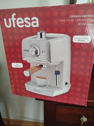Cafetera Espresso Ufesa CE7238 - 20 bares