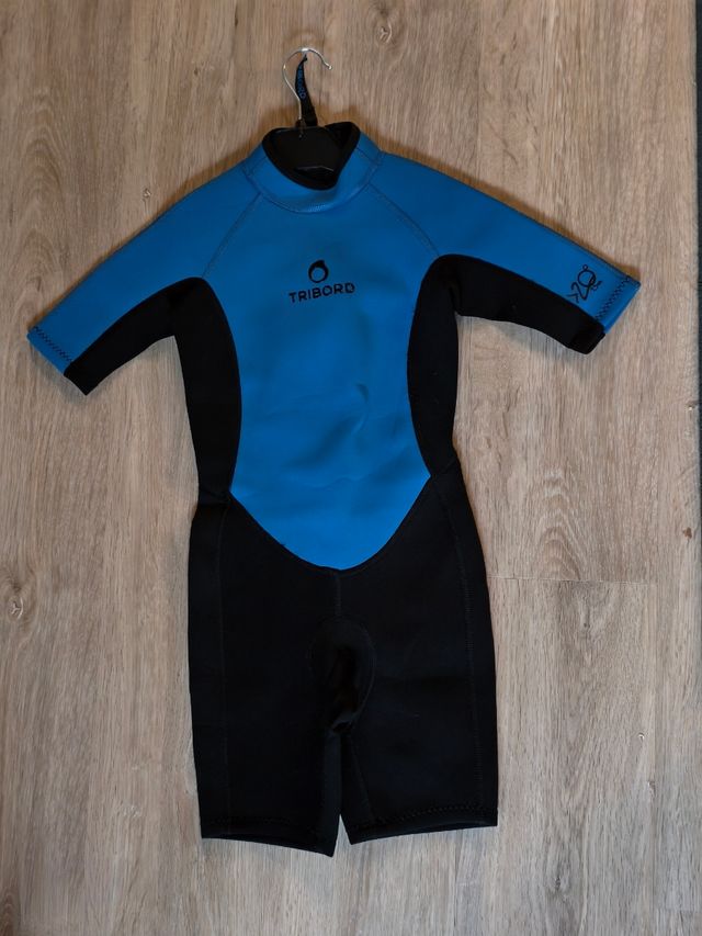 Neopreno Tribord talla 14 años y otro azul